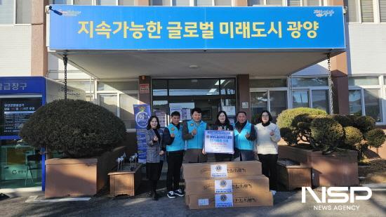 NSP통신-이재진 회장과 광양드림라이온스클럽 회원들 봉강면에 기매트 전달식 (사진 = 광양시청)