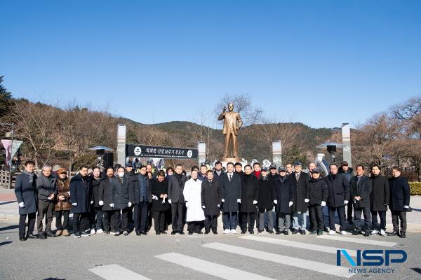 NSP통신-구미시는 22일 성리학역사관 야은관과 금오산 박희광 선생 동상 앞에서 애국지사 박희광 선생 제56주기 추모식을 광복회 구미시지회 주관으로 거행했다. (사진 = 구미시)