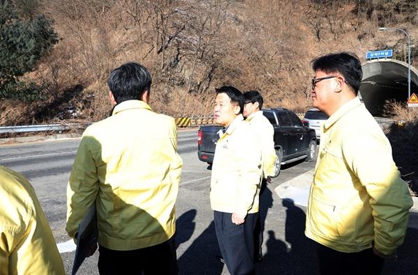 NSP통신-결빙 취약구간·한파쉼터 현장 점검 (사진 = 파주시)