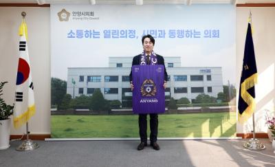 [NSP PHOTO]박준모 안양시의회 의장 2026시즌 FC안양 연간회원권 구매