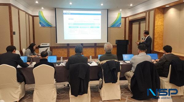 NSP통신-경상북도는 26일 경주 힐튼호텔에서 경북테크노파크, 참여 대학 및 기업 관계자 등 30명이 참석한 가운데 2025 경북 반도체 초격차 전문인력 양성사업 최종평가 및 성과공유회를 개최했다. (사진 = 경상북도)