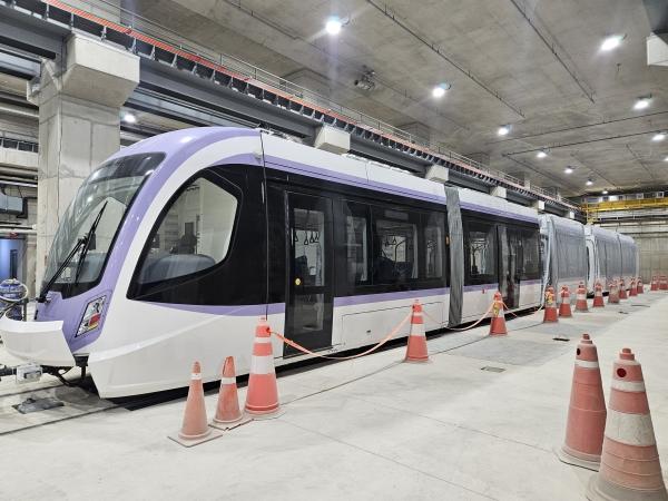 NSP통신-27일 위례 차량기지에 입고된 위례선(트램) 차량 모습. (사진 = 성남시)