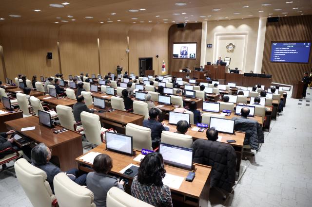 NSP통신-27일 수원시의회 제398회 임시회 제1차 본회의가 진행되고 있다. (사진 = 수원시의회)