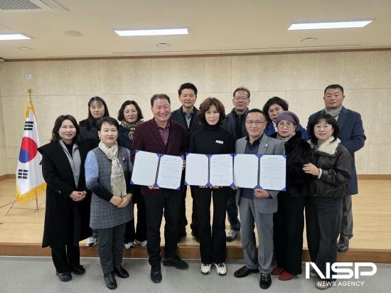 NSP통신-문화 소외계층 위한 재능기부 업무협약 참석자 기념 찰영 (= 광양시청)