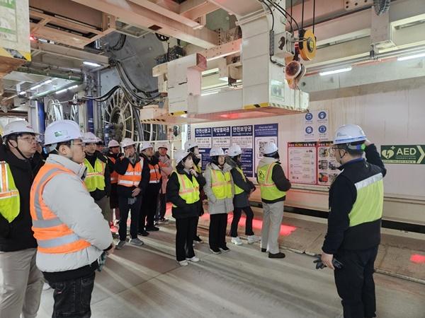 [NSP PHOTO]파주시, 제2순환 고속도로 한강 하저도로 터널 현장 견학