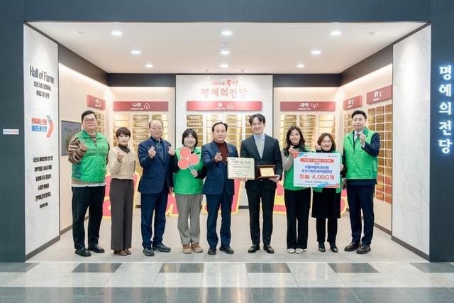 NSP통신-27일 이권재 오산시장(왼쪽 다섯번째)과 서울버팀치과의원 및 관계자들이 기념촬영을 하는 모습. (사진 = 오산시)