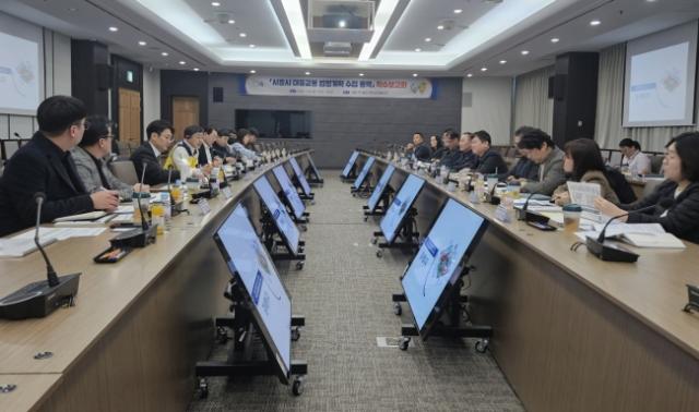 NSP통신-27일 글로벌센터에서 박승삼 시흥시 부시장 주재로 열린 제5차 지방대중교통계획 및 지속가능 교통물류발전 기본계획 수립 용역 착수보고회 모습. (사진 = 시흥시)