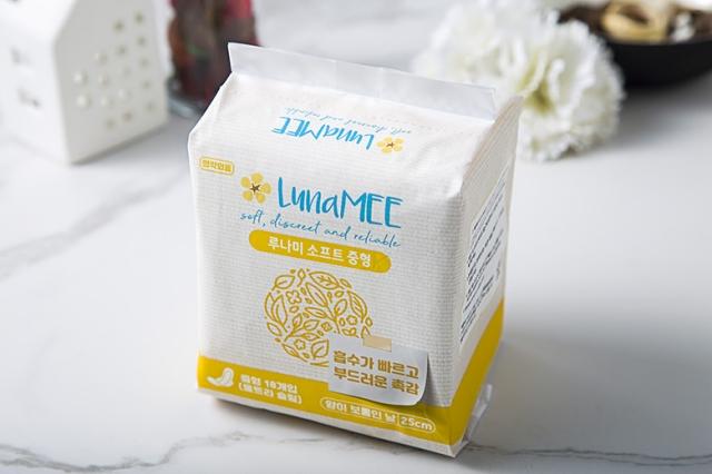 NSP통신-루나미 소프트 국내산 중형 생리대 날개형 상품 이미지 (사진 = 쿠팡 제공)