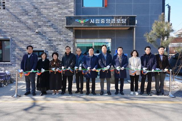 NSP통신-29일 이권재 오산시장(왼쪽 여섯번째)과 내빈들이 테이프 컷팅식을 하고 있다. (사진 = 오산시)