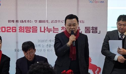 NSP통신-김석훈 전 당협위원장이 28일 안산시 본오1동 오목골경로당에서 열린 2026년 희망을 나누는 첫 인사, 동행 행사에서 인사말을 하고 있다. (사진 = 김석훈 전 당협위원장실)