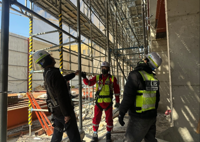 NSP통신-국토안전관리원이 한국비계기술원 협업해 경북 성주군 건축공사 현장(1월 14일)에서 현장 컨설팅을 진행하고 있다. (사진 = 국토안전관리원)