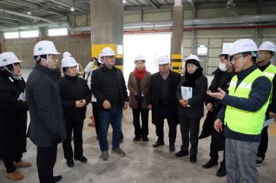 [NSP PHOTO]수원시의회 환경안전위 생활폐기물 적환장 등 현장 점검