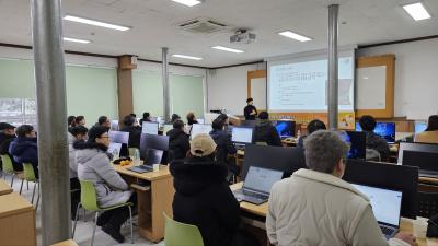 [NSP PHOTO]울릉군 AI기초 및 활용교육에 신청자 몰려 열띤 수업
