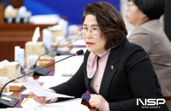 NSP통신-전라남도의회 김화신 의원이 2026년도 대변인실 소관 업무보고에서 질의하고 있다. (사진 = 전남도의회)