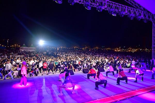 NSP통신-장성군이 지난 해 10월 개최한 황룡강 가을꽃축제. (사진 = 장성군)