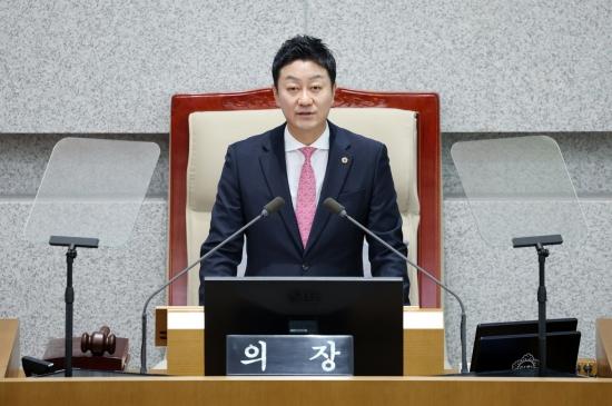 NSP통신-김진경 경기도의회 의장이 3일 2026년 새해 첫 임시회 본회의에서 개회사를 하고 있다. (사진 = 경기도의회)