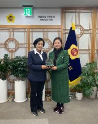 [NSP PHOTO]정윤경 경기도의원, 학생노동인권교육 발전 기여 감사패 수상