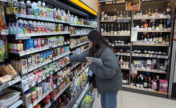 NSP통신-식품･외식 분야에서도 지역 농특산물을 활용한 메뉴 개발과 외식업주 교육을 통해 관내 음식점의 경쟁력을 높이고, 식품 제조·가공업소에는 스마트 기기 도입과 시설 개선을 지원해 생산성과 품질 관리를 강화한다. (사진 = 예천군)