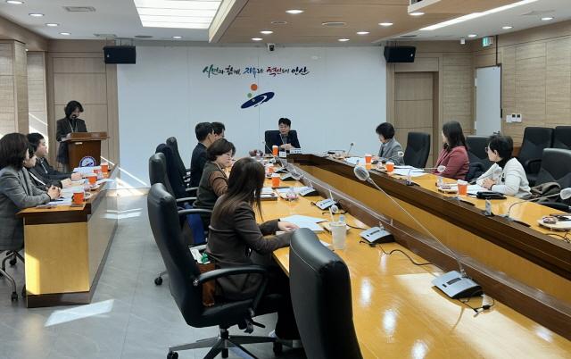 NSP통신-허남석 안산시 부시장이 3일 시청 상황실에서 2026년 제1회 안산시교육발전위원회를 주재하고 있다. (사진 = 안산시)