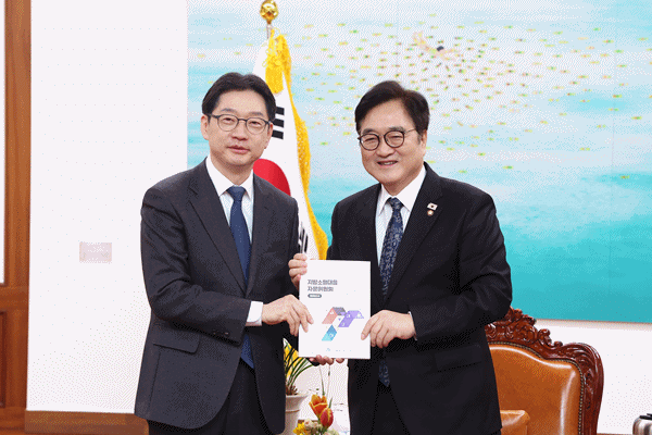 [NSP PHOTO]우원식 국회의장, 김경수 지방시대 위원장 접견