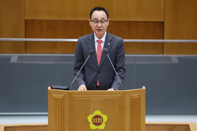 NSP통신-4일 열린 제388회 임시회 제2차 본회의에서 김영민 경기도의원이 5분 발언을 하고 있다. (사진 = 경기도의회)