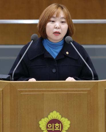 NSP통신-전자영 경기도의원이 4일 열린 제388회 임시회 제2차 본회의에서 도정질의를 하고 있다. (사진 = 경기도의회)