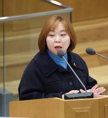 NSP통신-도정질의하는 전자영 경기도의원. (사진 = 경기도의회)