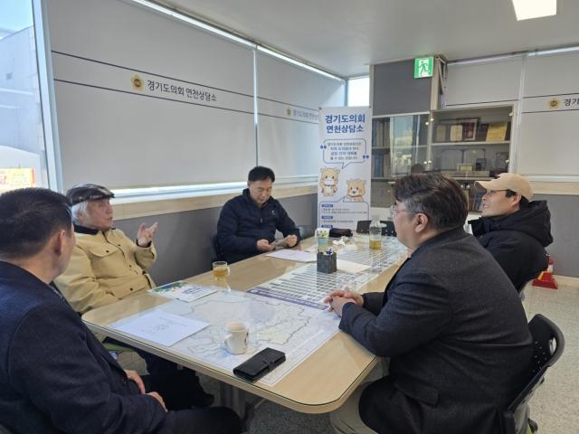 NSP통신-윤종영 경기도의원이 UN군 화장장의 시설 개선과 평화·안보 연계 관광자원 개발을 위한 간담회를 하고 있다. (사진 = 경기도의회)