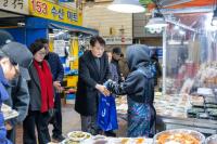 [NSP PHOTO]하은호 군포시장, 설 명절 앞두고 전통시장 방문