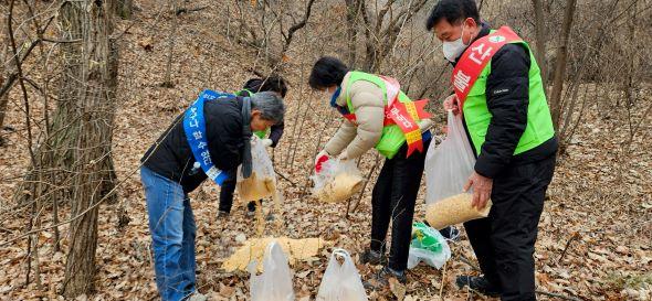 NSP통신-자연보호중앙연맹 안동시협의회 2026년 자연환경 살리기 행사 실시 (사진 = 안동시)