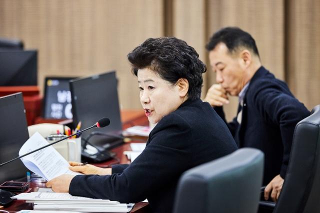 NSP통신-남경순 경기도의원이 9일 열린 사회혁신경제국 및 노동국 2026년도 업무보고 및 행감 조치결과 보고에서 질의하고 있다. (사진 = 경기도의회)