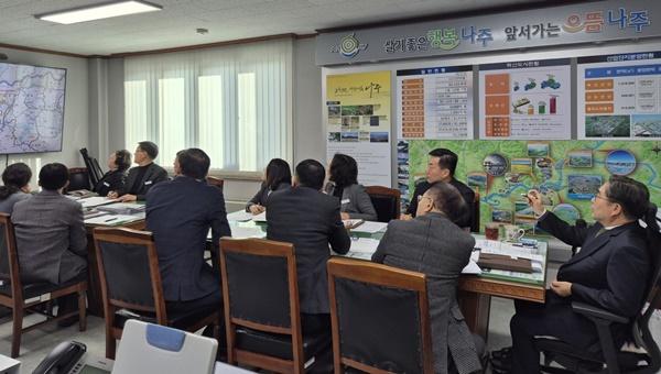 NSP통신-나주시가 지난 9일 강상구 부시장 주재로 행정통합 TF회의를 개최하고 있다. (사진 = 나주시)
