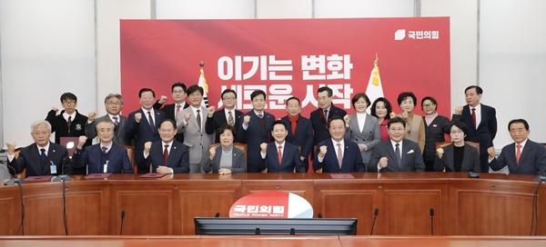 NSP통신-국민의힘 국민통합위원 임명식 기념사진 (사진 = 국민의힘)