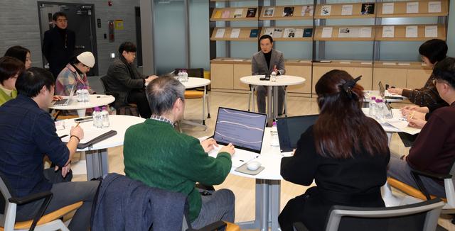 NSP통신-임태희 경기도교육감(가운데)이 행정통합 추진 관련 간담회에서 발언을 하는 모습. (사진 = 경기도교육청)