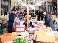[NSP PHOTO]김천시, 설맞이 전통시장 장보기 행사 실시