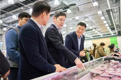 [NSP PHOTO]정용진, 현장경영 진행 중…설 앞두고 트레이더스 구월점 찾아 안전·품질 관리 강화 주문