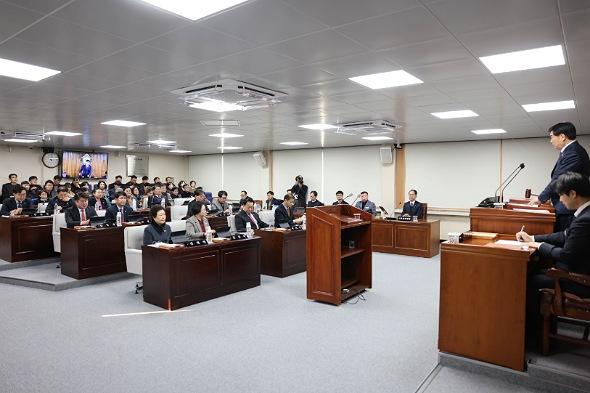 NSP통신-영주시의회 제298회 임시회 폐회, 9일간의 일정 안건 5건 처리 및 업무보고 청취 (사진 = 영주시의회)