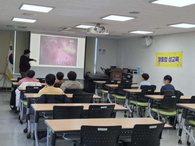 NSP통신-의왕시 드림스타트 연령별 맞춤형 성교육 모습. (사진 = 의왕시)