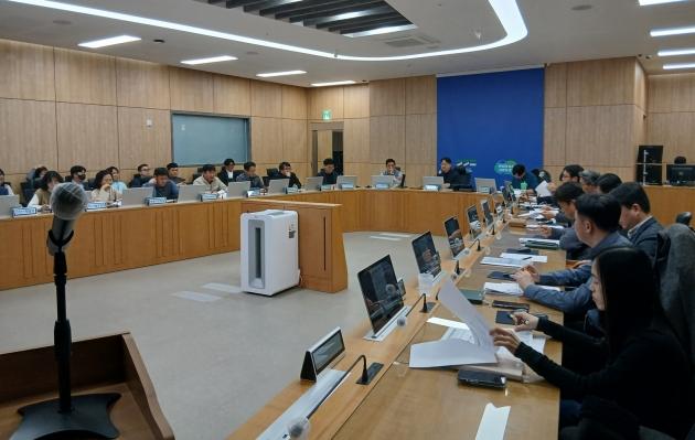 NSP통신-11일 경기도 재난상황실에서 열린 사전예방 재해예방대책TF 회의 모습. (사진 = 경기도)