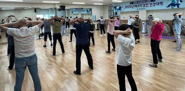 NSP통신-강진군보건소가 지난 해 운영한 건강대학. (사진 = 강진군)