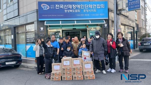 NSP통신-이종국 전국산재장애인연합회 경북협회장은 지역 취약계층에 라면, 참치·햄 세트, 멸치 세트 등 200여 만원 상당의 생필품을 전달했다. (사진 = 전국산재장애인연합회 경북협회)