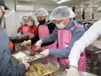 [NSP PHOTO]장상길 포항시장 권한대행, 설 맞아 따뜻한 한끼 무료급식소 배식 봉사
