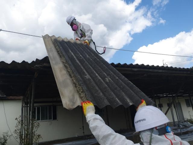 -노후 슬레이트 지붕 철거 모습 사진 용인특례시