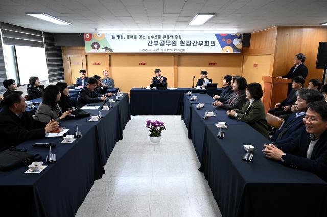 NSP통신-12일 농수산물도매시장 소회의실에서 진행된 안산시 간부공무원 현장간부회의 모습. (사진 = 안산시)