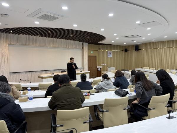 NSP통신-대구교육대학교는 12일부터 13일까지 2일간 대구시 관내 늘봄지원실장을 대상으로 온동네 초등돌봄·교육 현장 착근을 위한 간담회를 개최했다. (사진 = 대구교육대학교)