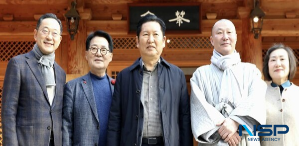 NSP통신-좌첫째 명현관해남군수두번째박지원의원,중앙 정청래더불어 민주당대표,네번째 법상 대흥사주지스님 (사진 = 명현관 해남군수측)
