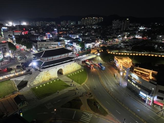 NSP통신-디지털 트윈 기술로 구현한 수원 장안문 모습. (사진 = 수원시)
