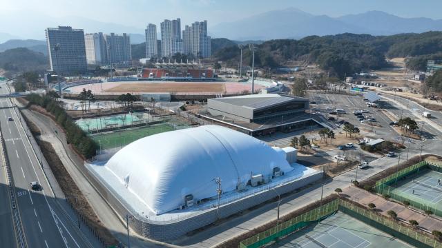 NSP통신-양양 족구장 에어돔 전경. (사진 = 양양군)