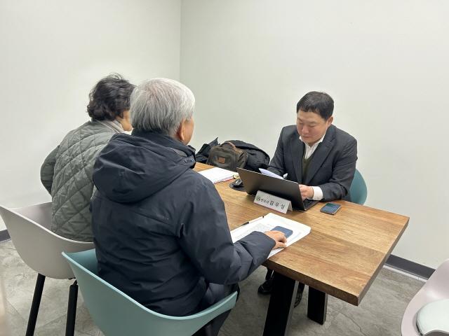 NSP통신-무료 법률 상담 모습. (사진 = 의왕시)