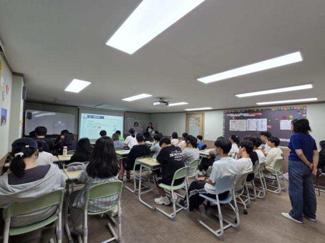 NSP통신-이주배경주민 대상 올바른 분리배출 교육 모습. (사진 = 시흥시)